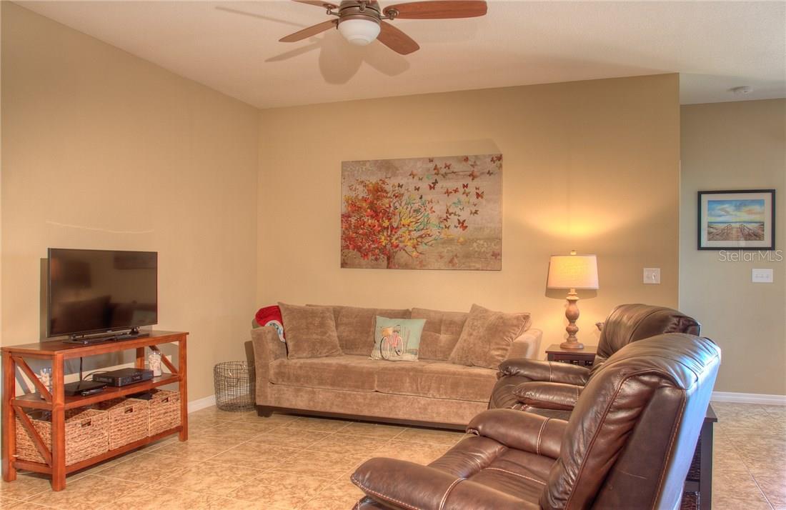 PALMER OAKS ESTATES UNIT 1 - Residential Lease