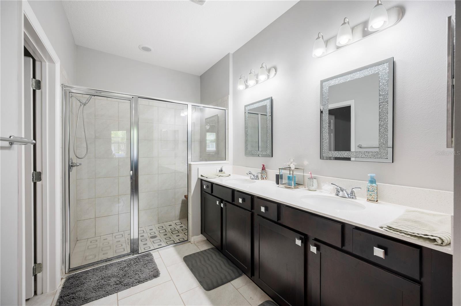 OAKTREE POINTE VILLAS - Residential