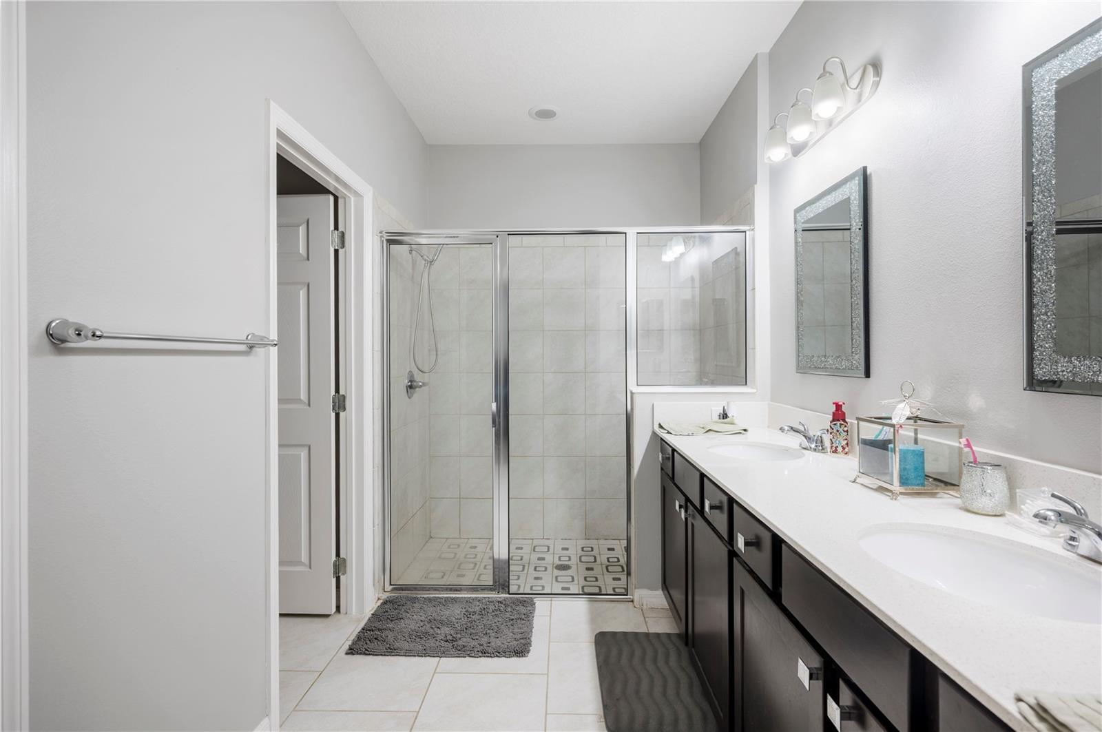 OAKTREE POINTE VILLAS - Residential