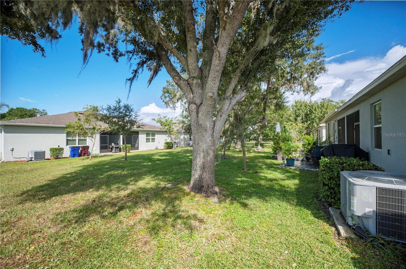 OAKTREE POINTE VILLAS - Residential