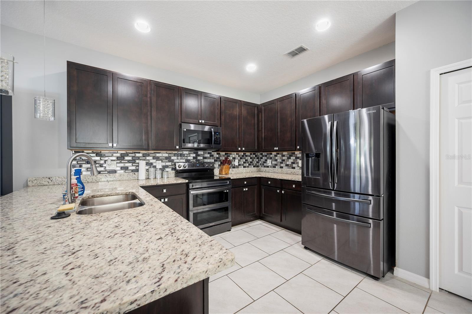 OAKTREE POINTE VILLAS - Residential