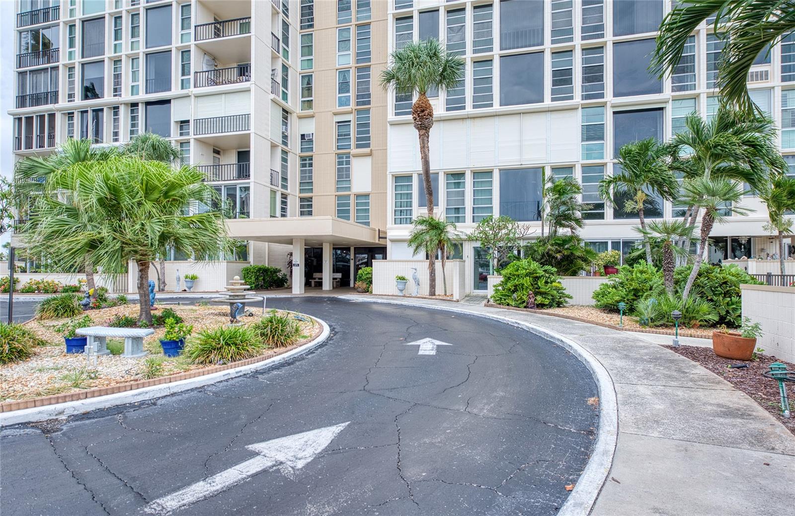 7400 SUN ISLAND DRIVE S 709