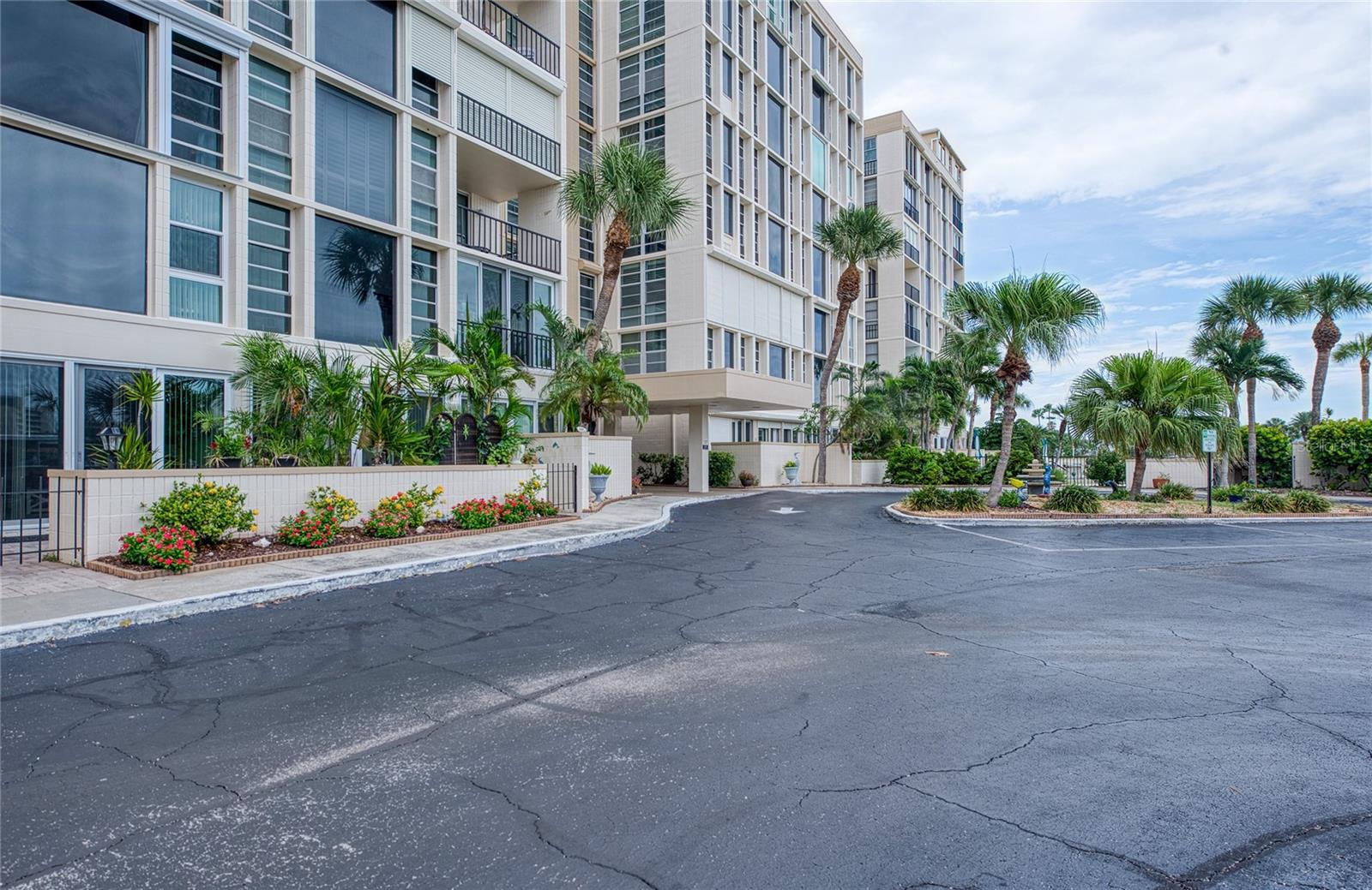 7400 SUN ISLAND DRIVE S 709