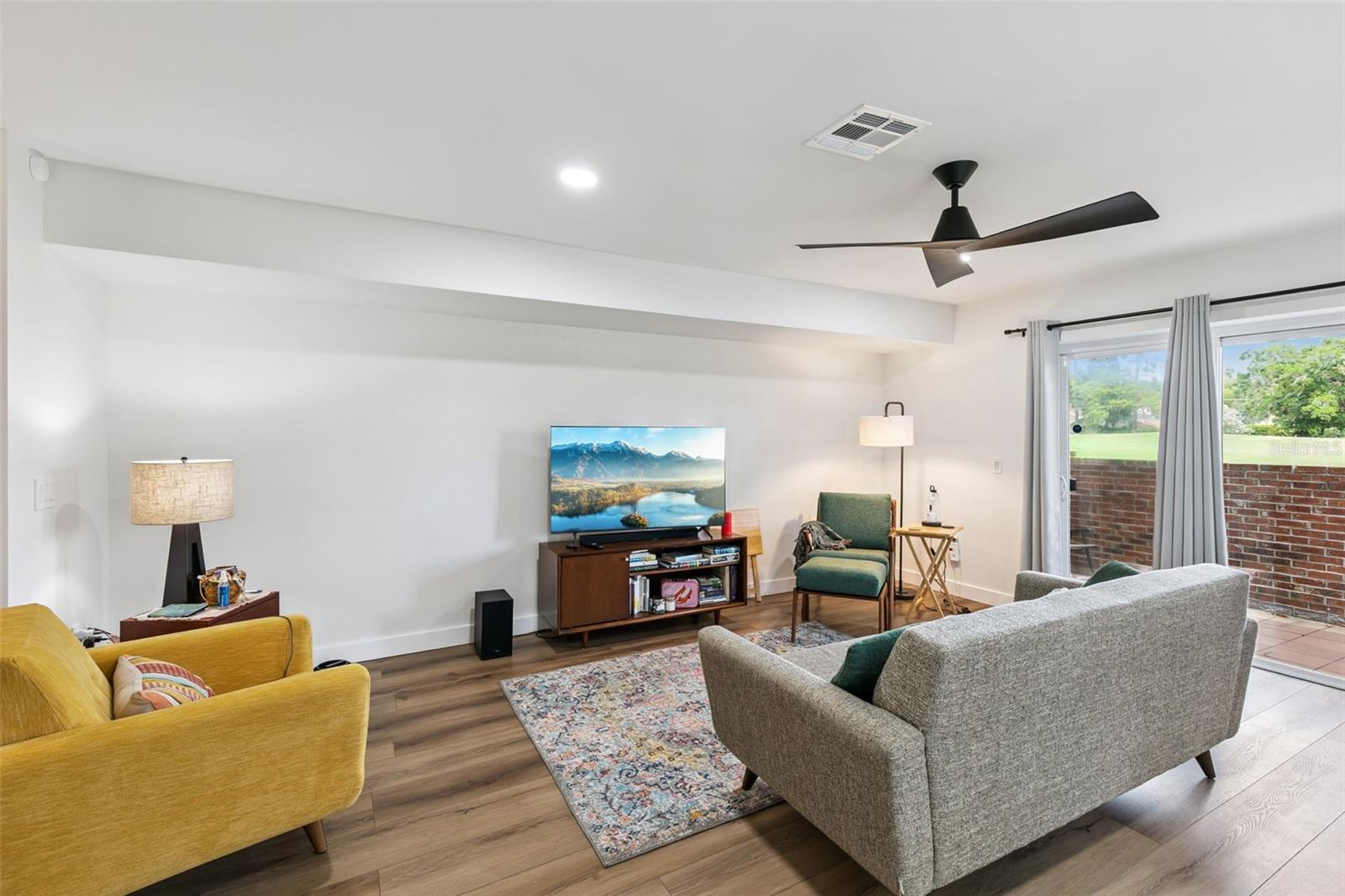 GREENS CONDO PH 04 - Residential