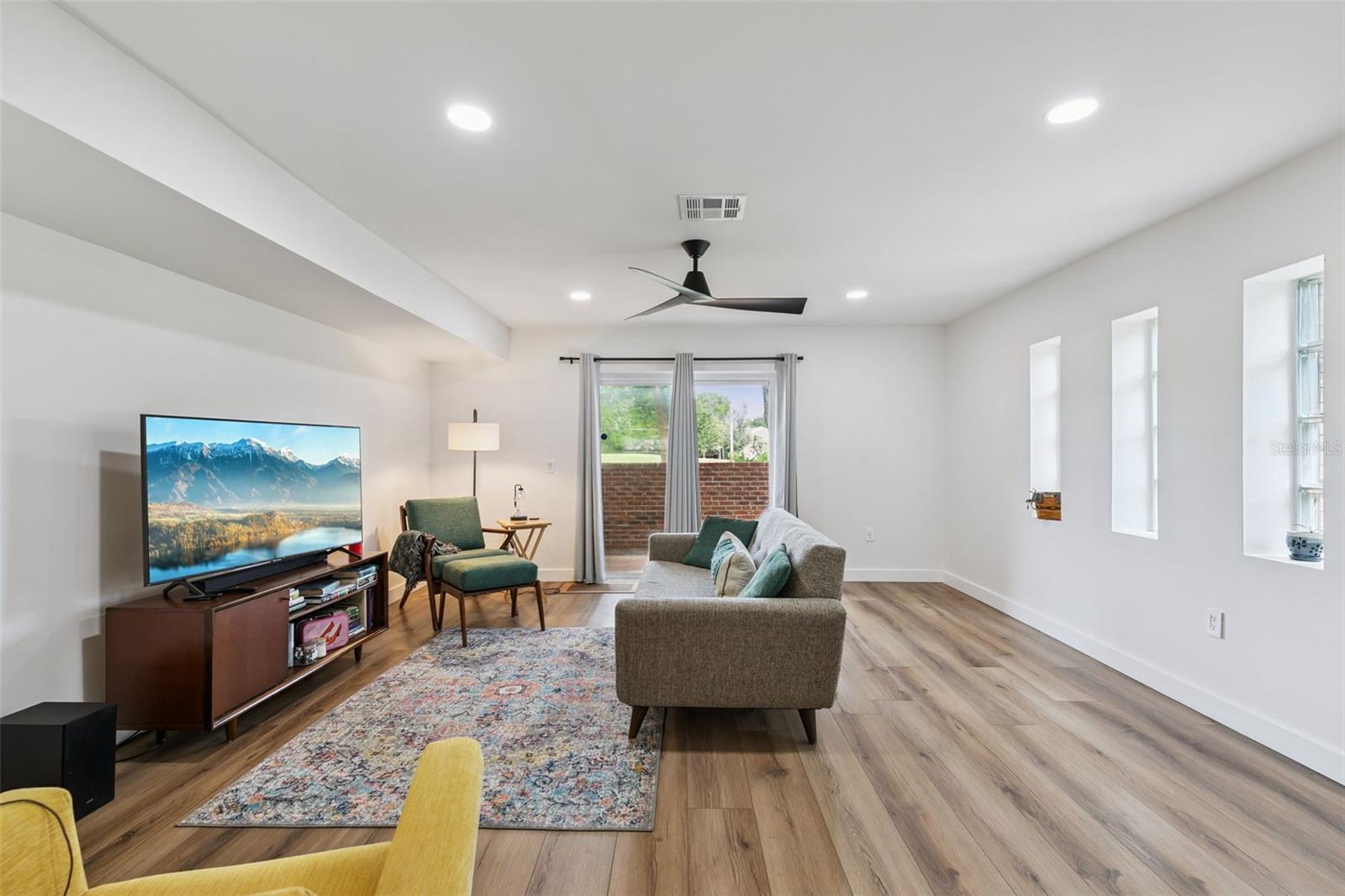 GREENS CONDO PH 04 - Residential