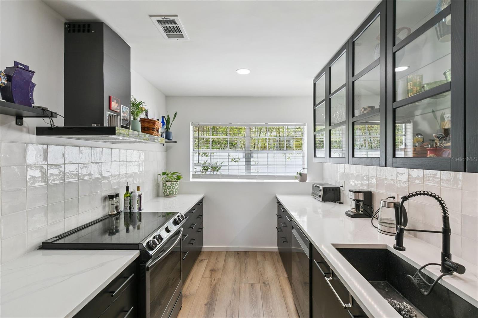 GREENS CONDO PH 04 - Residential