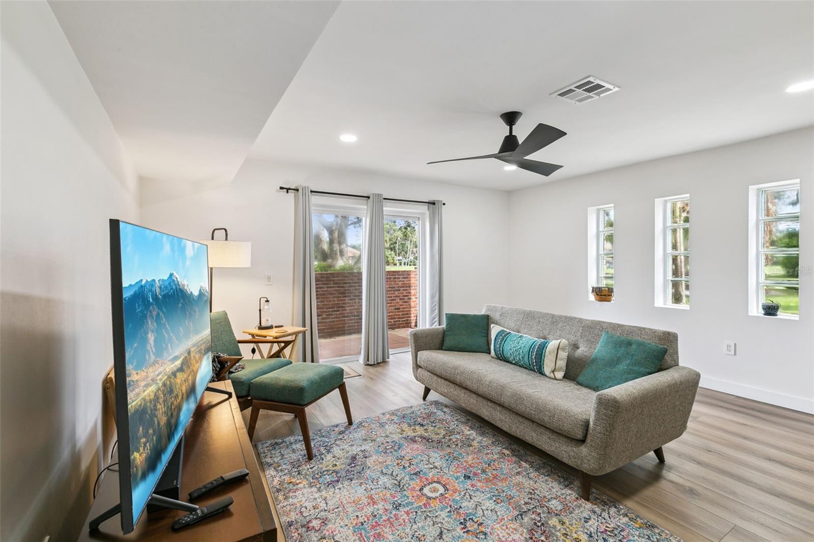 GREENS CONDO PH 04 - Residential