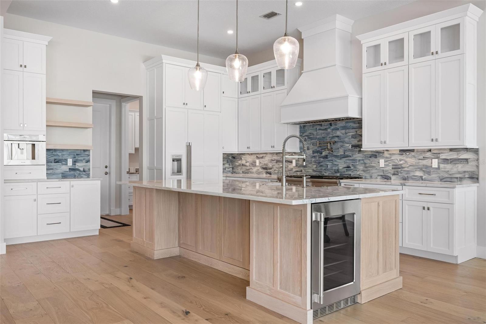 SIESTA BEACH - Residential