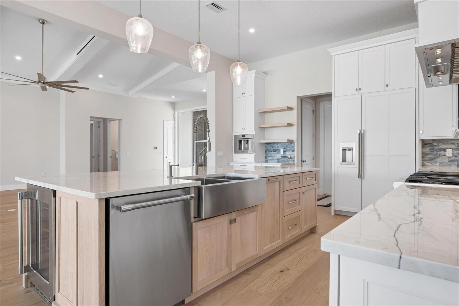 SIESTA BEACH - Residential