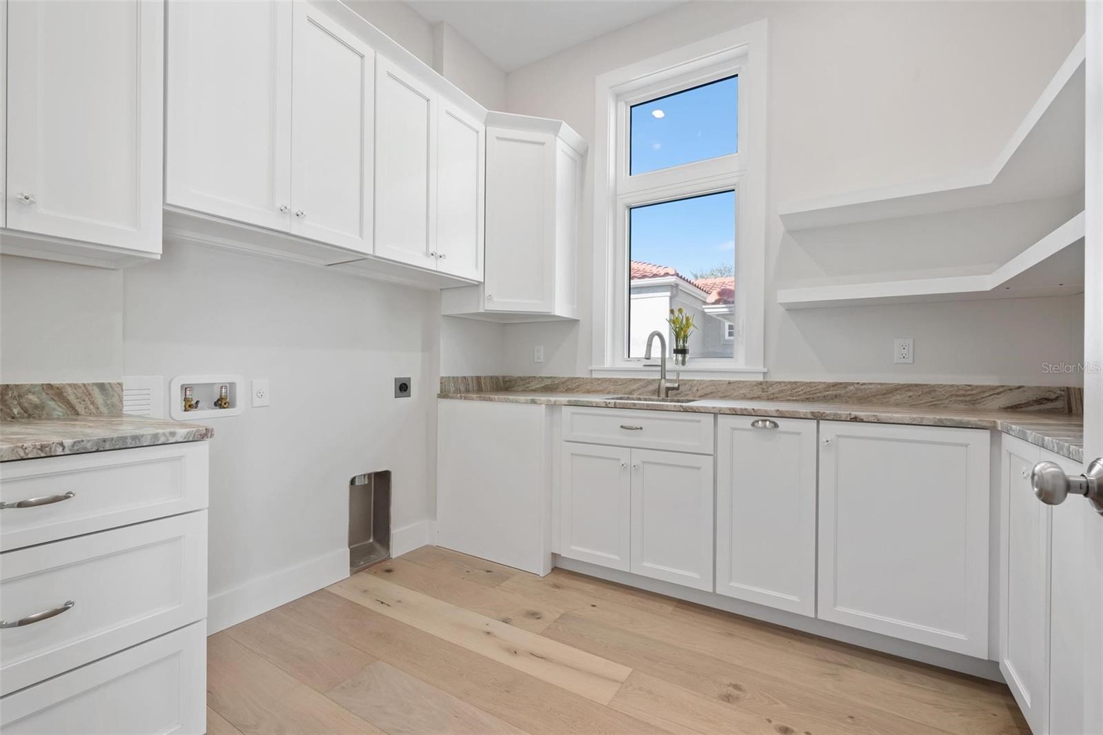 SIESTA BEACH - Residential