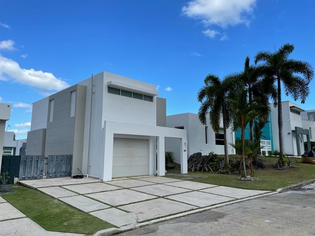 Photo of 409 Mansiones De Ciudad Jardin, Caguas, PR 00727 (MLS # PR9121185)