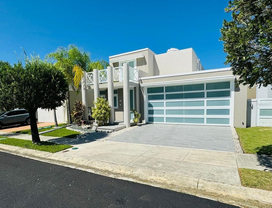 FOR RENT

Beautiful and elegant residence in a resort-style community. It consists of 3 bedrooms, 2.5 bathrooms, living room, kitchen, dining room, family room, laundry room, terrace, and double carport. FULLY EQUIPPED, including cistern and solar system. READY TO MOVE IN!

Double controlled access. Spectacular recreational areas with clubhouse, tennis courts, racquetball, basketball, volleyball, baseball, soccer, gym, gazebos, swimming pools, and much more.  

Make your appointment today!