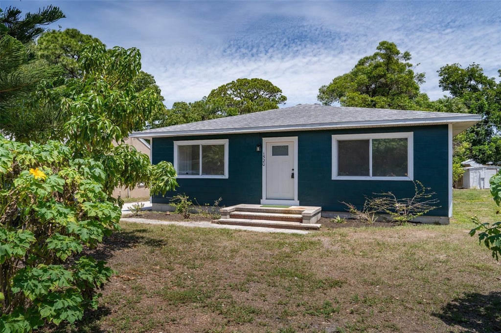 Photo of 1520 19th Avenue W, Bradenton, FL 34205 (MLS # A4695910)