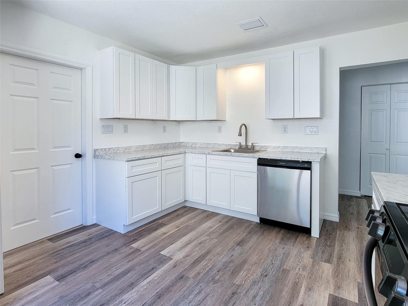 1520 19TH AVENUE W