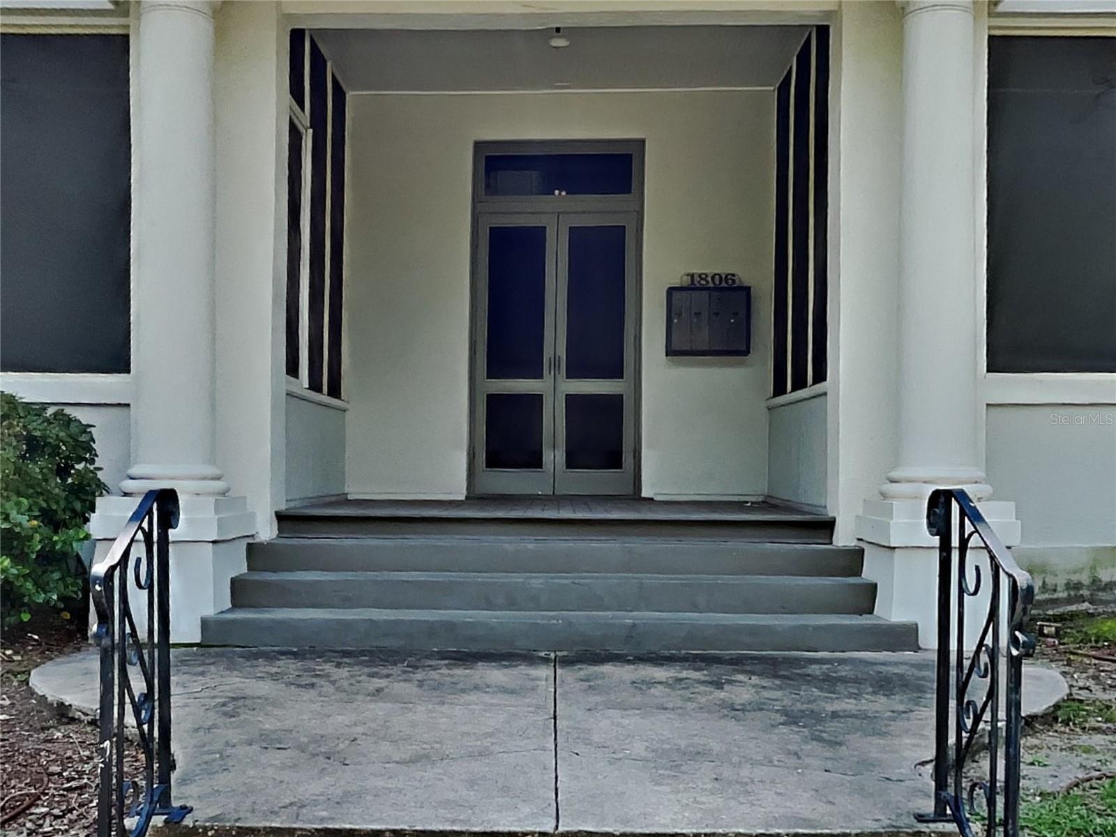 HYDE PARK WEST - Residential Lease