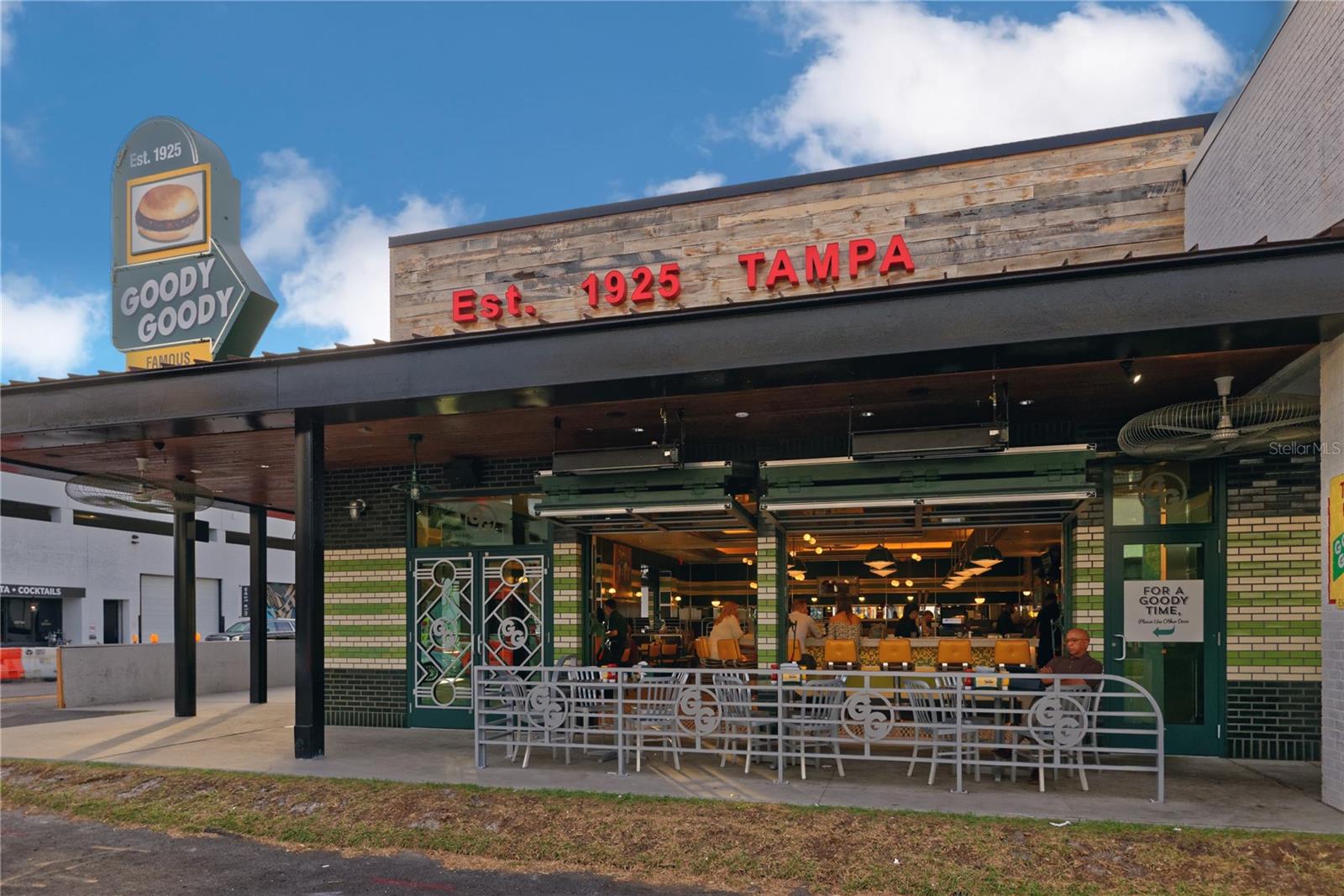 HYDE PARK WEST - Residential Lease