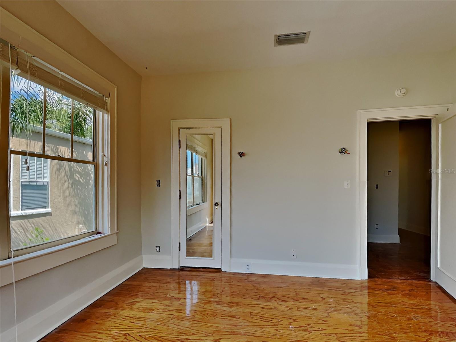 HYDE PARK WEST - Residential Lease