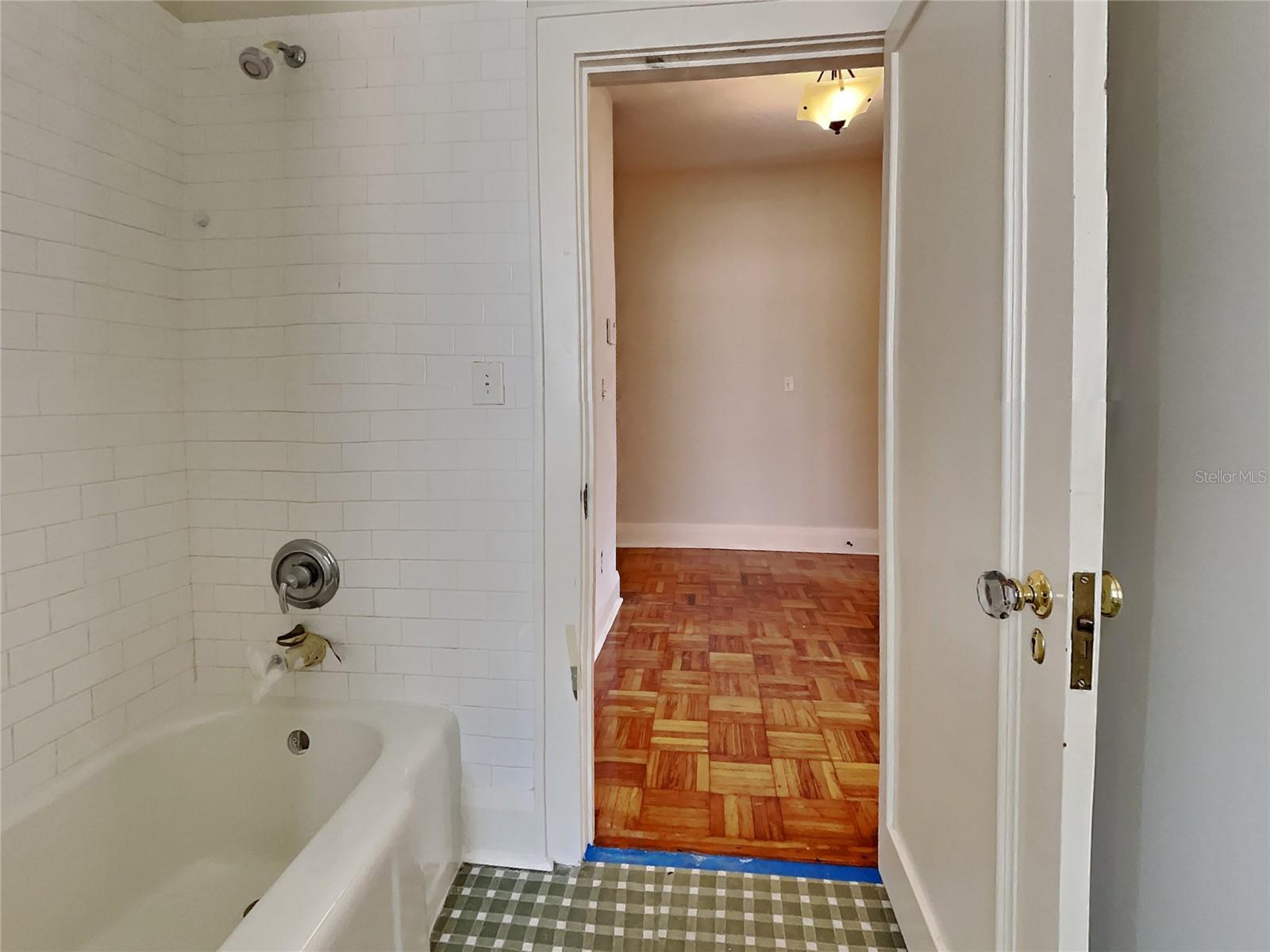 HYDE PARK WEST - Residential Lease