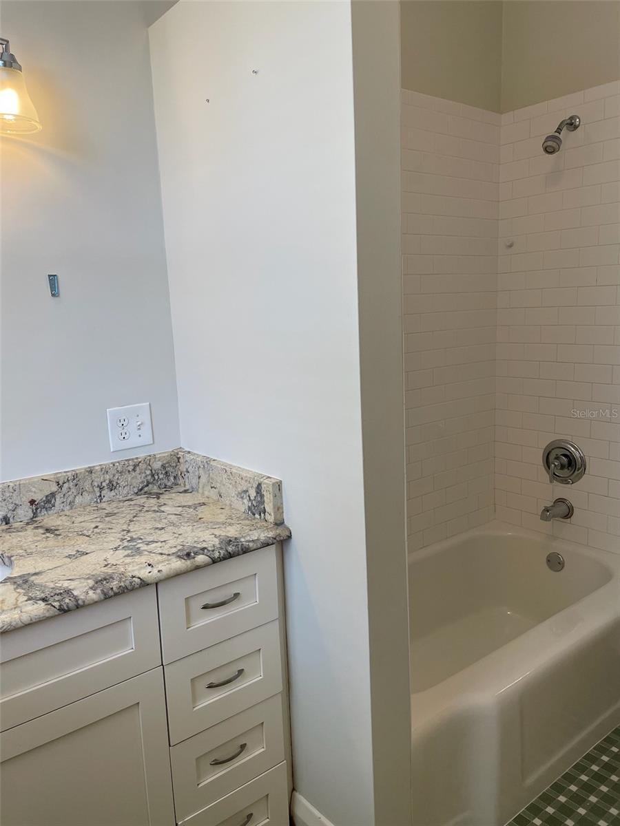 HYDE PARK WEST - Residential Lease