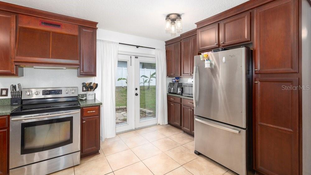 1005 NICOLE BOULEVARD