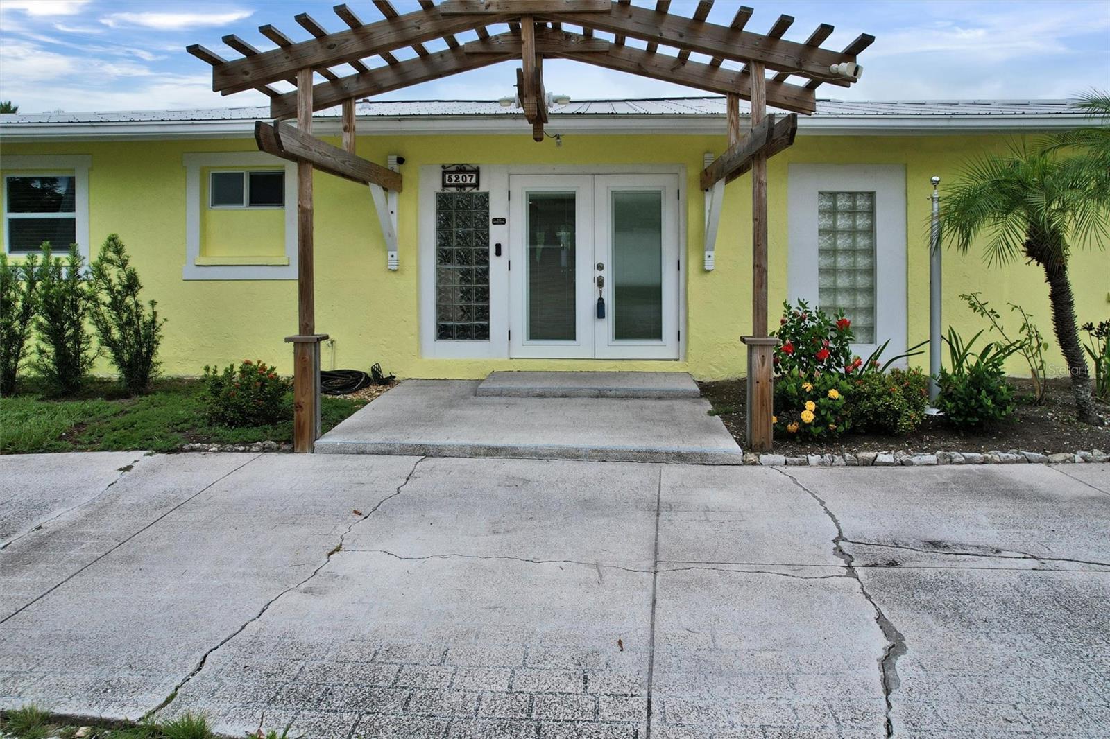 5207 PALMETTO POINT DRIVE