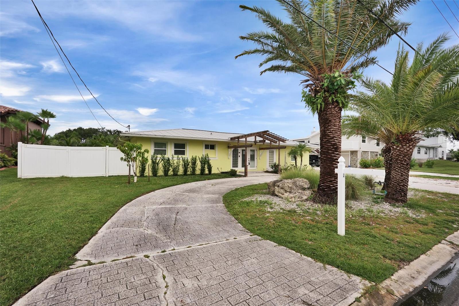 5207 PALMETTO POINT DRIVE