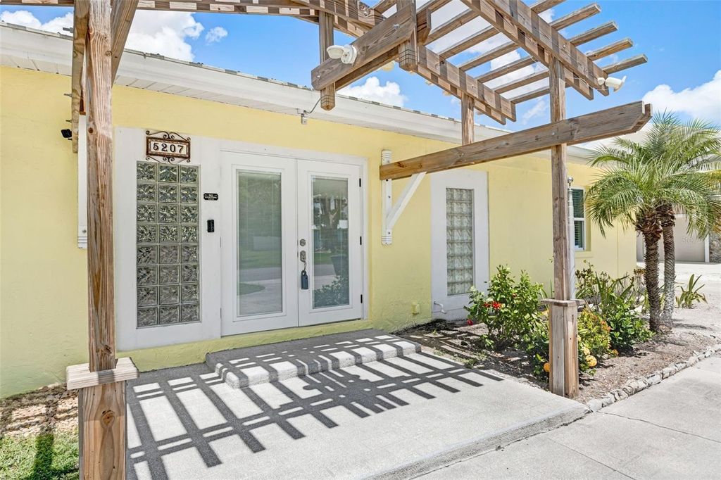 Photo of 5207 Palmetto Point Drive, Palmetto, FL 34221 (MLS # TB8414602)