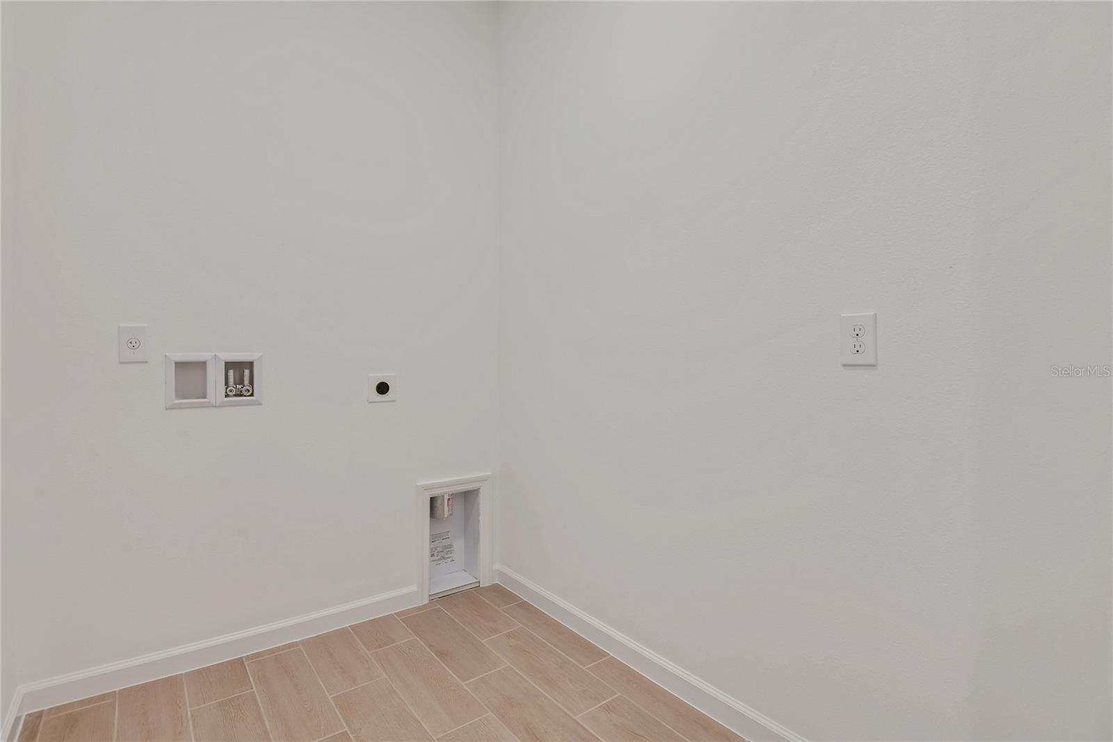 SEASONS AT ANNABELLE ESTATES - Residential