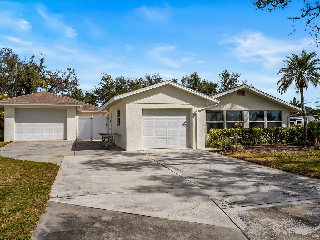 Photo of 896 S Venice Boulevard, Venice, FL 34293 (MLS # N6142818)