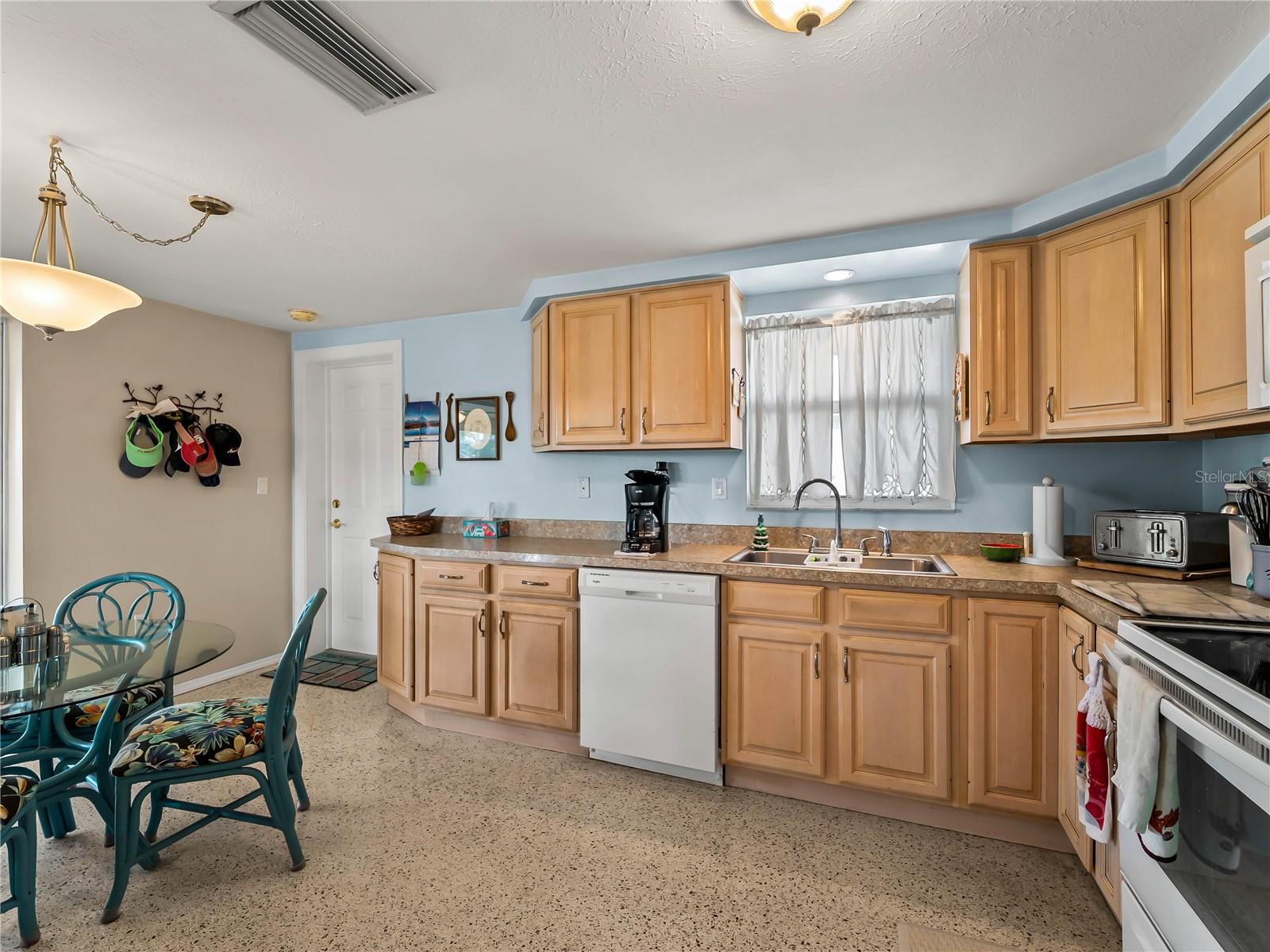 SOUTH VENICE - Residential