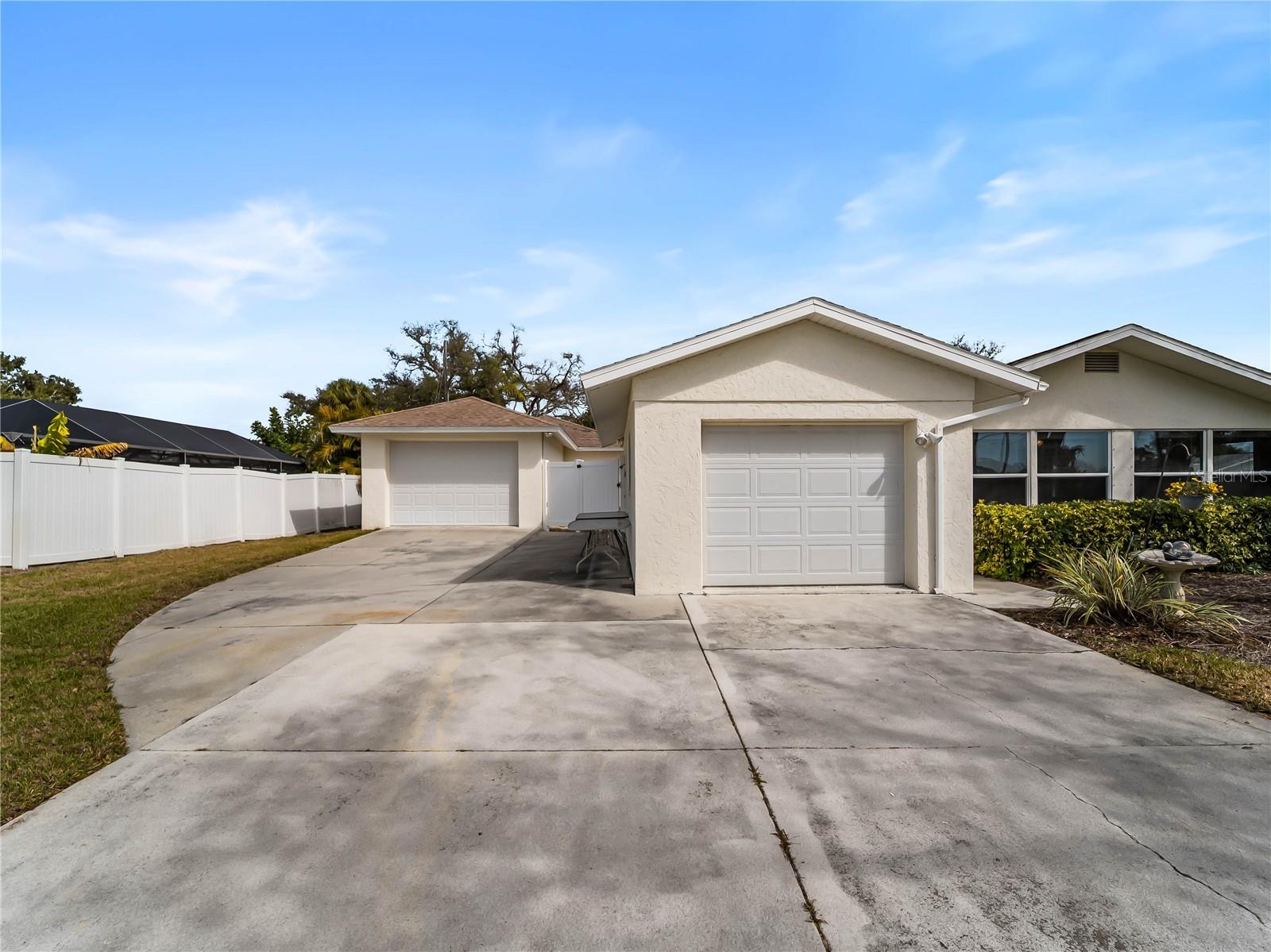 SOUTH VENICE - Residential