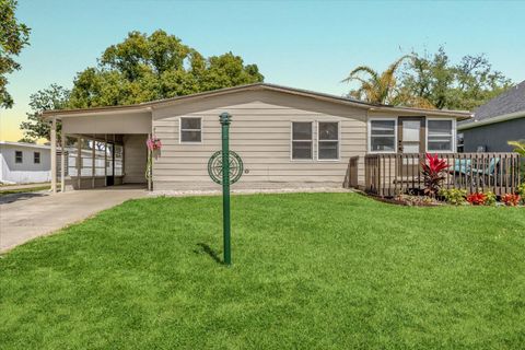 Photo of 1229 Dustin Drive, Lady Lake, FL 32159 (MLS # G5109153)