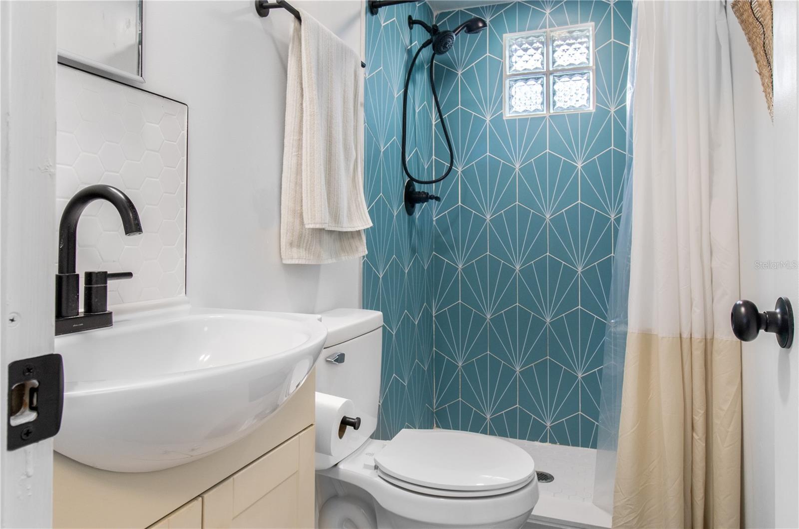 HICKORY HILL RETREATS UNIT 03 - Residential