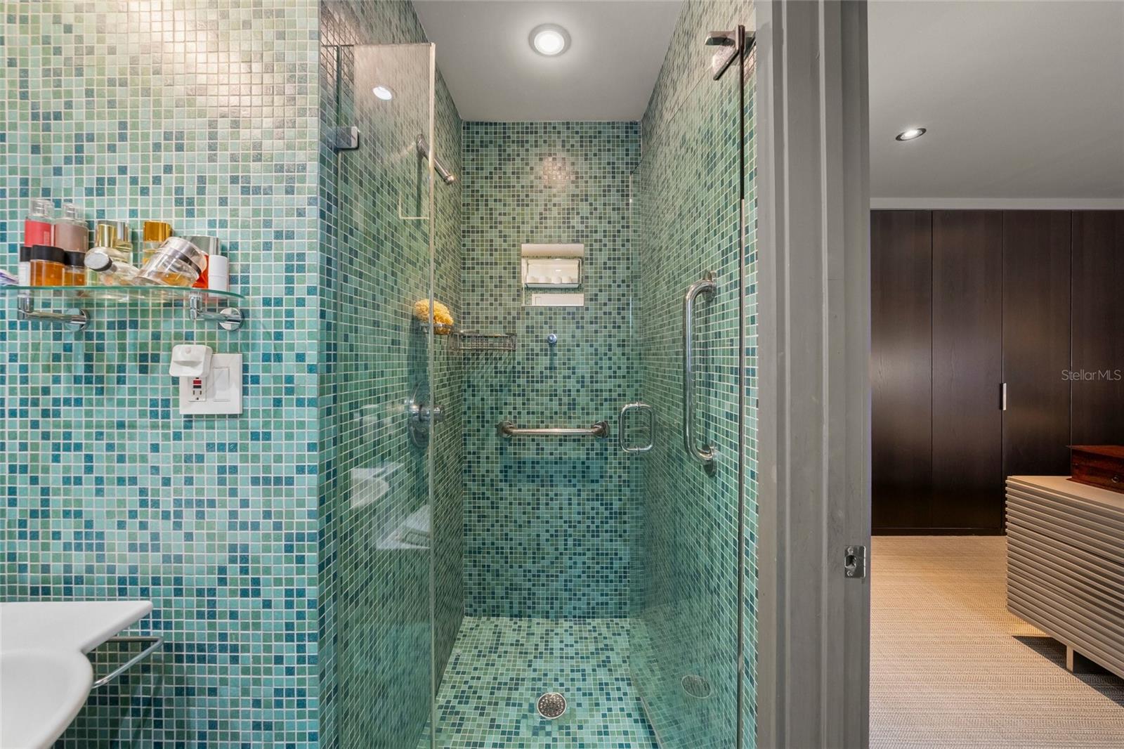 SHORELAND WOODS - Residential