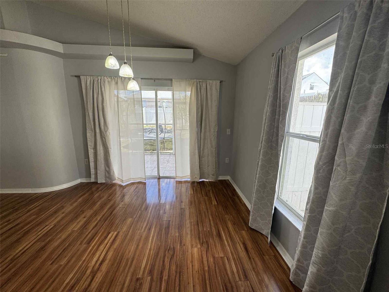 ROYAL RDG PH 2 - Residential Lease