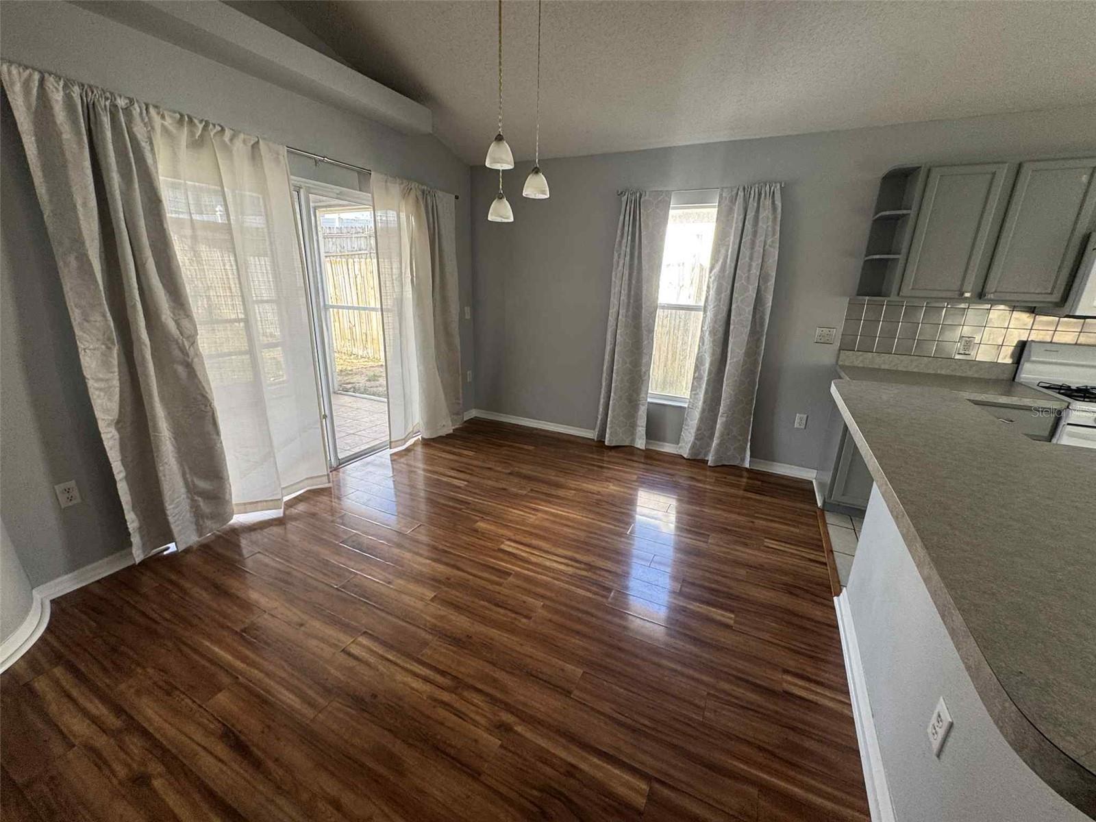 ROYAL RDG PH 2 - Residential Lease