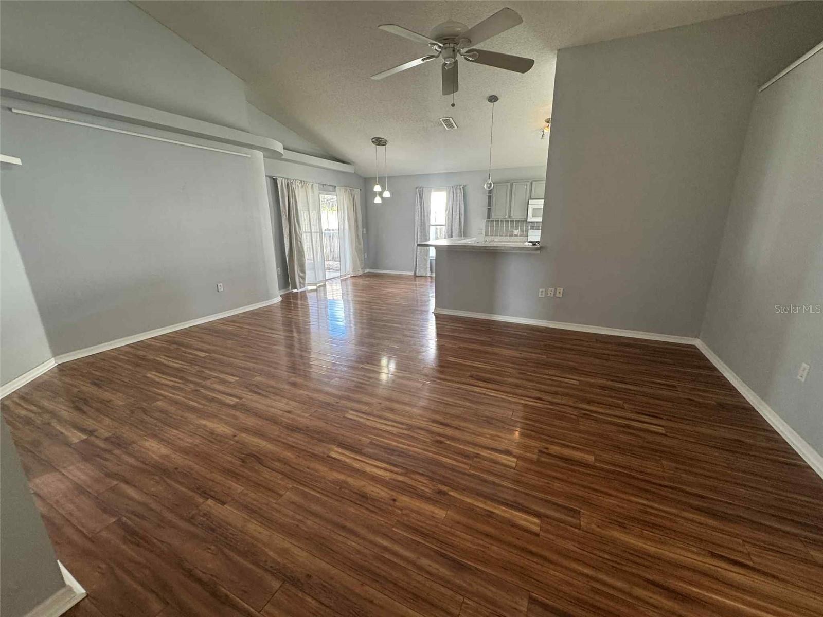 ROYAL RDG PH 2 - Residential Lease