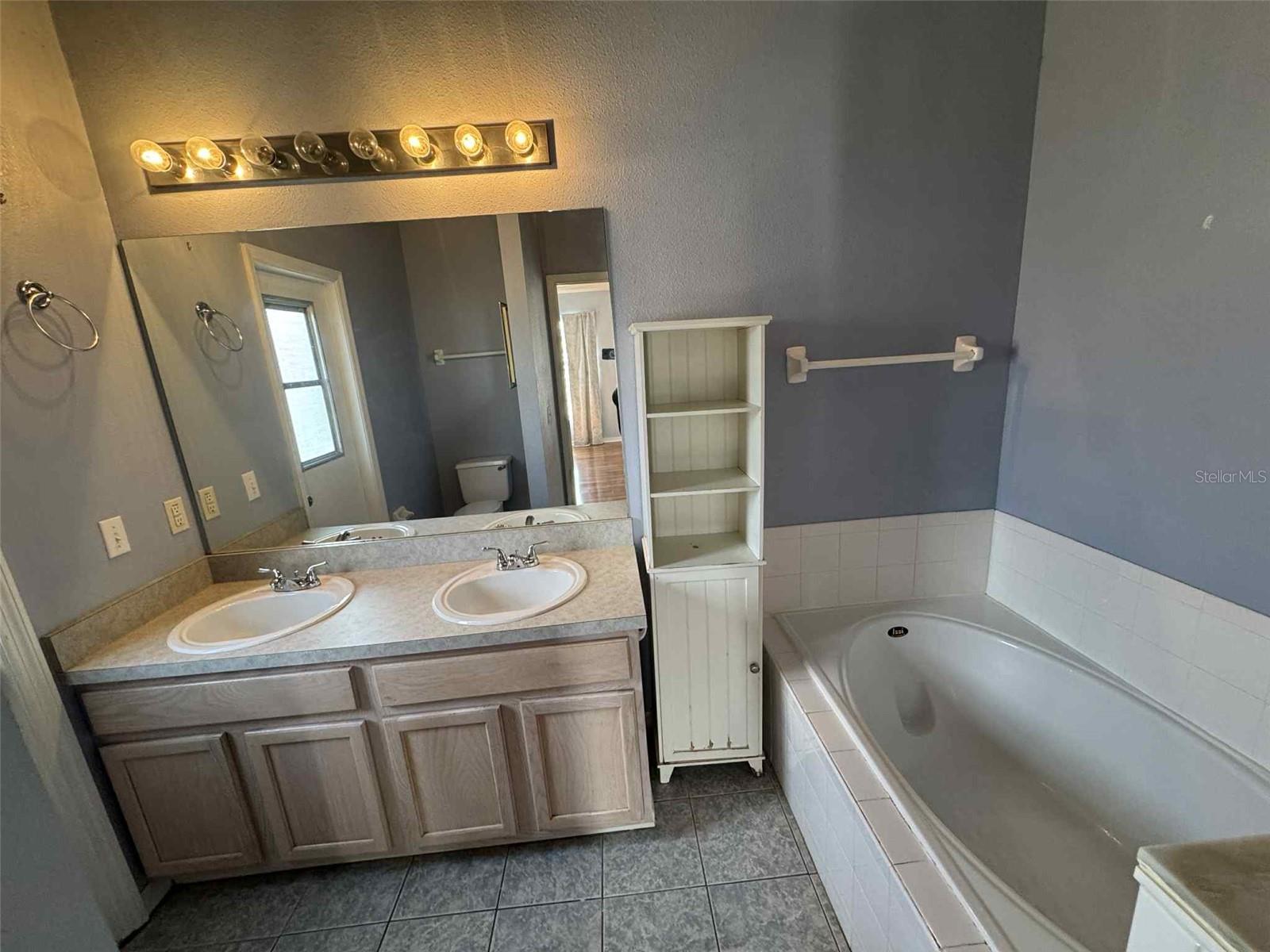 ROYAL RDG PH 2 - Residential Lease