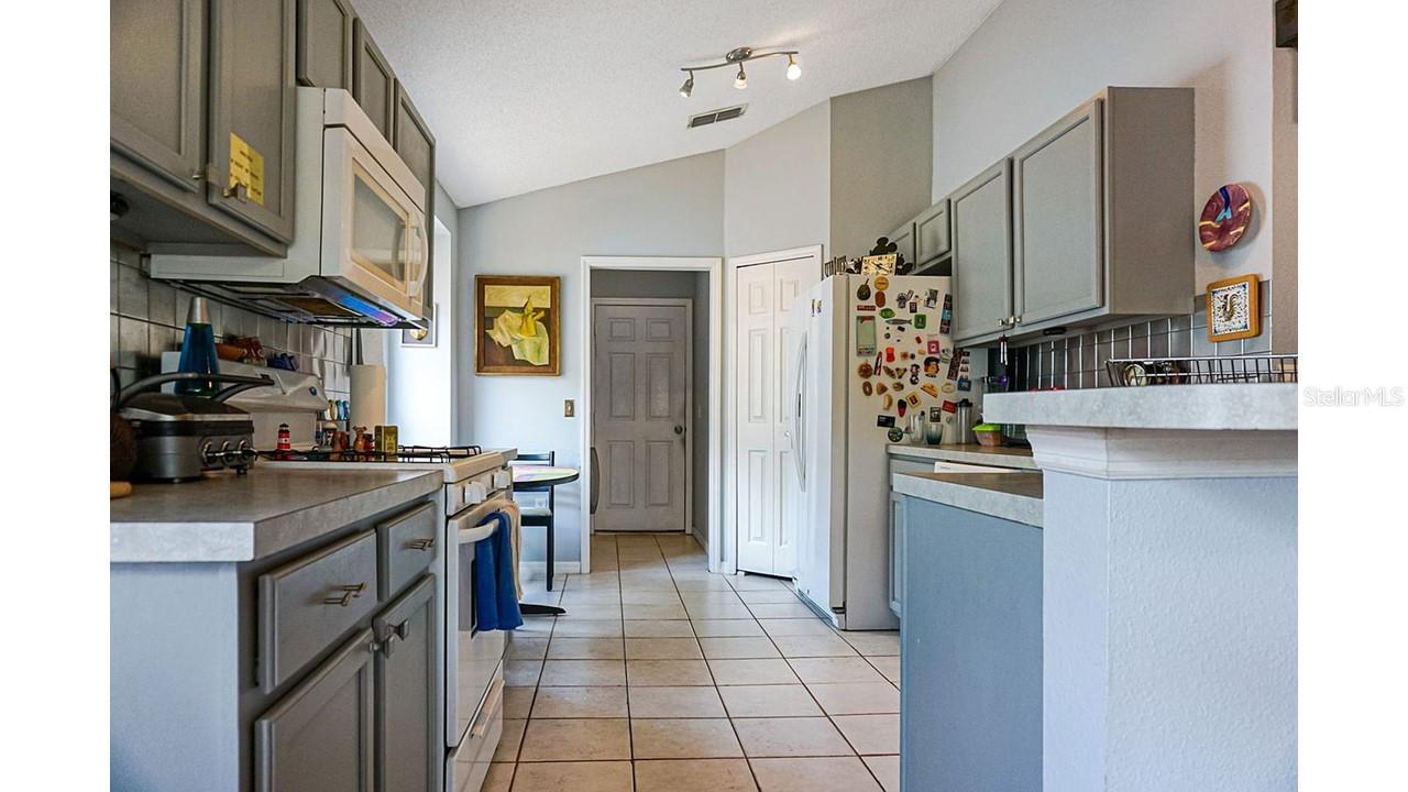 ROYAL RDG PH 2 - Residential Lease