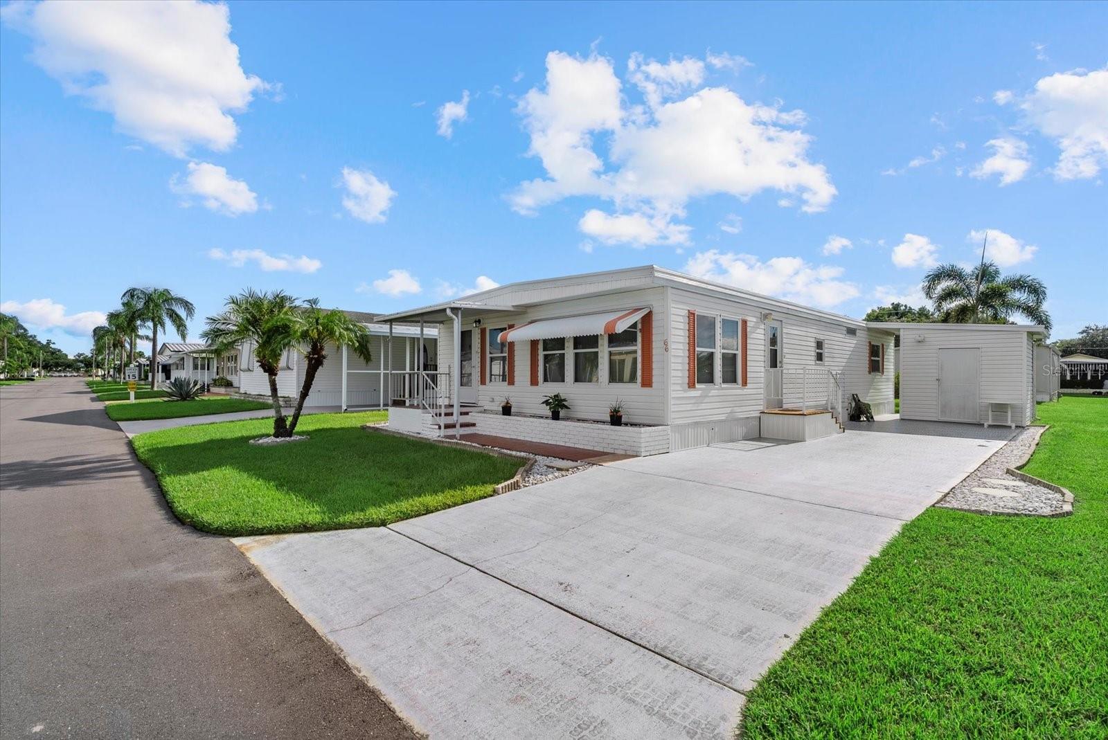 PALM LAKE ESTATES - Residential