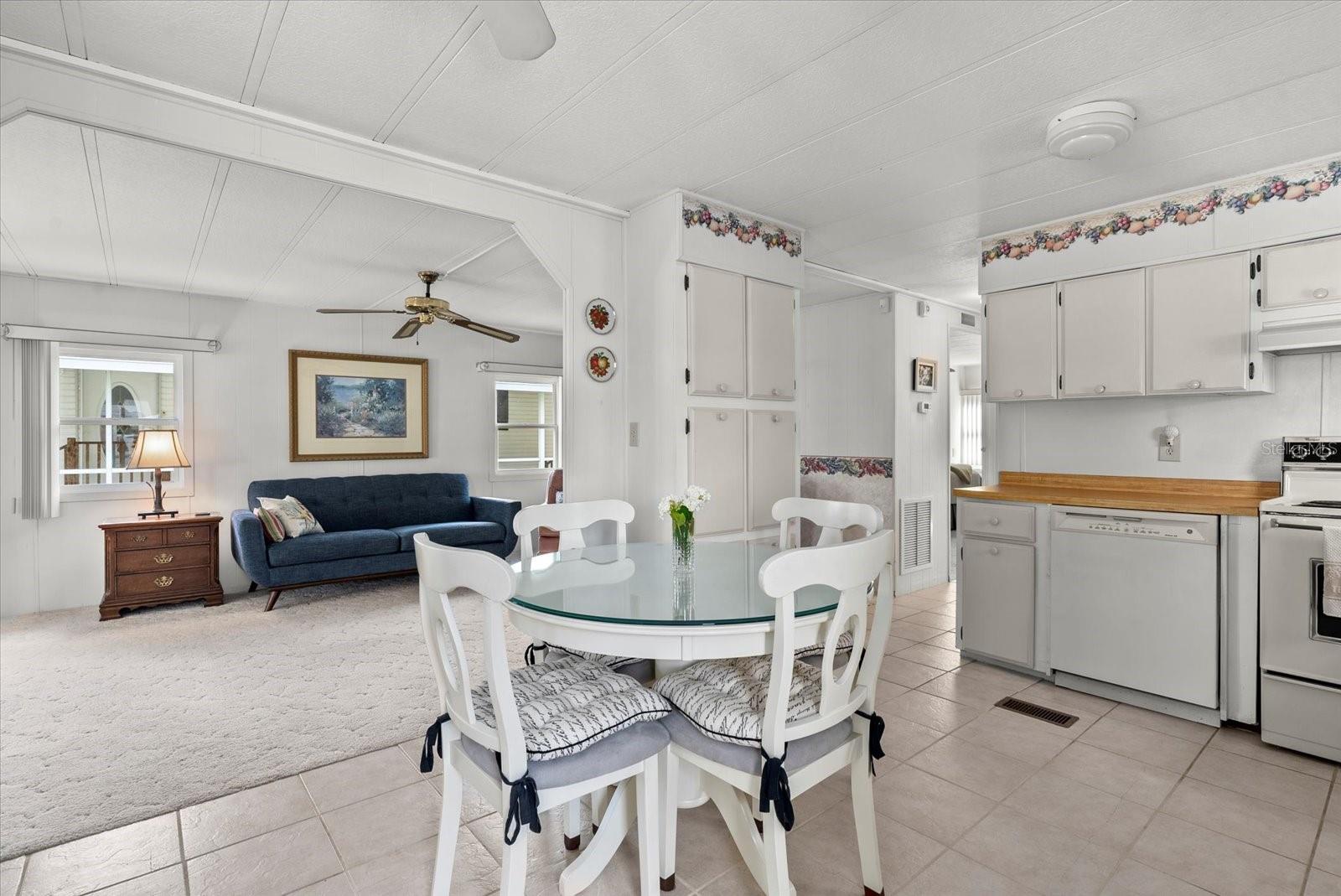 PALM LAKE ESTATES - Residential