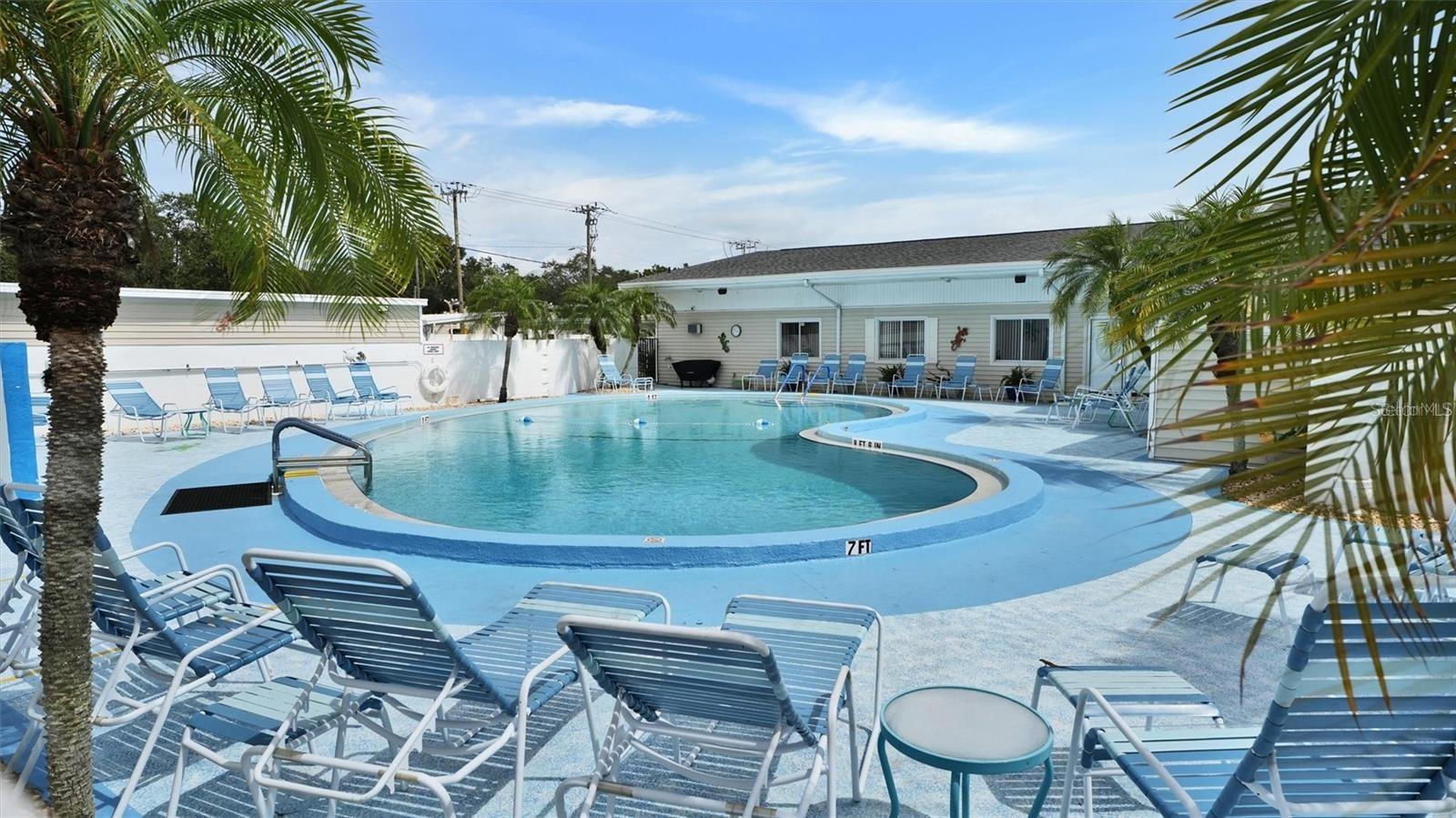 PALM LAKE ESTATES - Residential