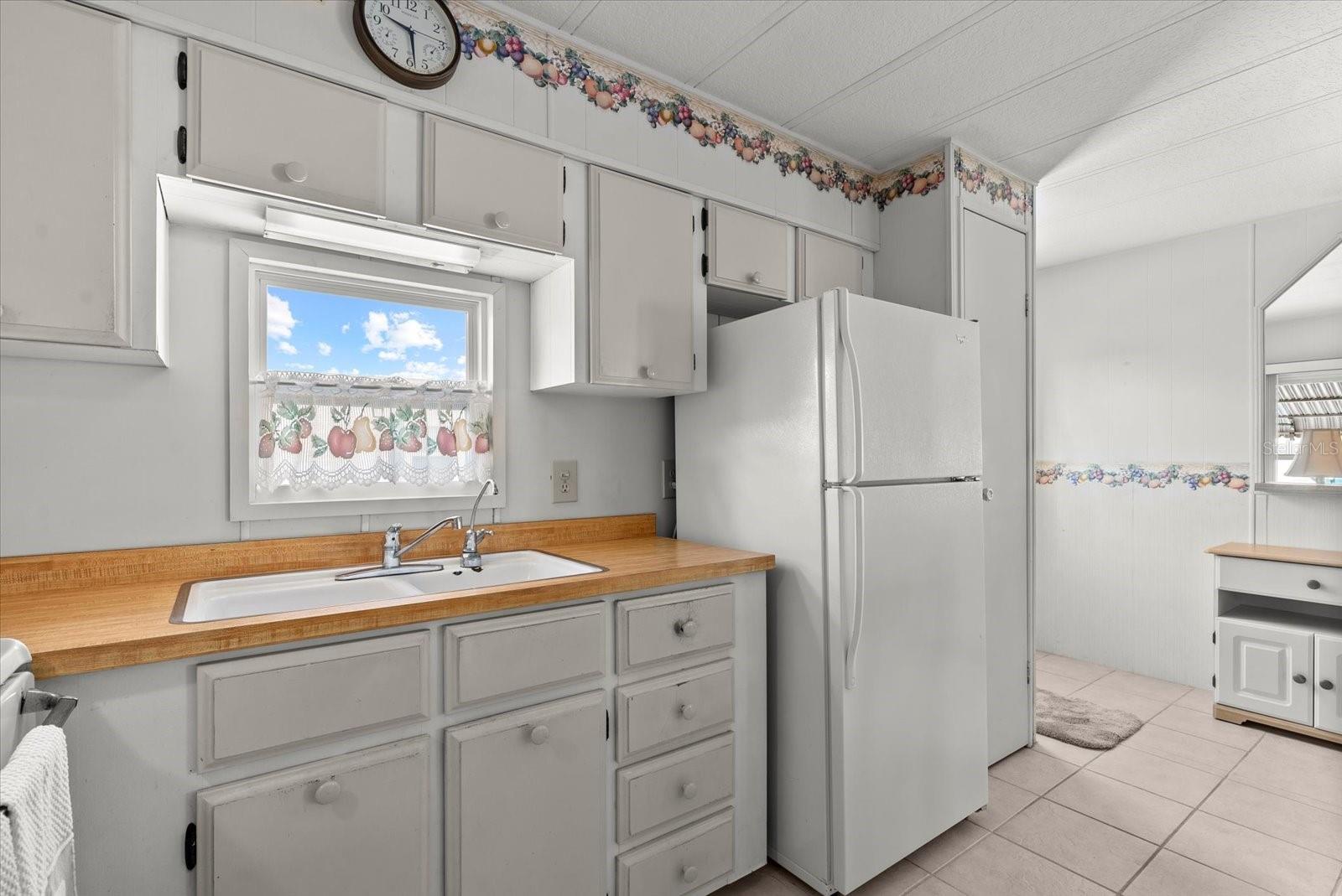 PALM LAKE ESTATES - Residential