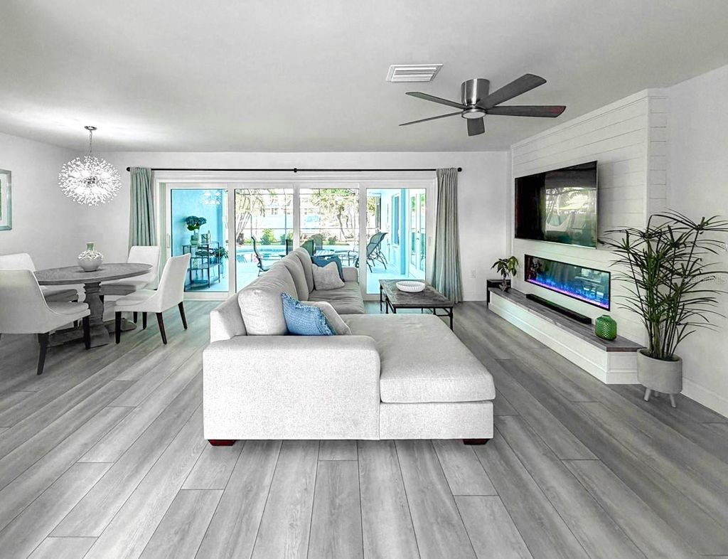 Photo of 520 Verdi Street, Venice, FL 34285 (MLS # N6141235)