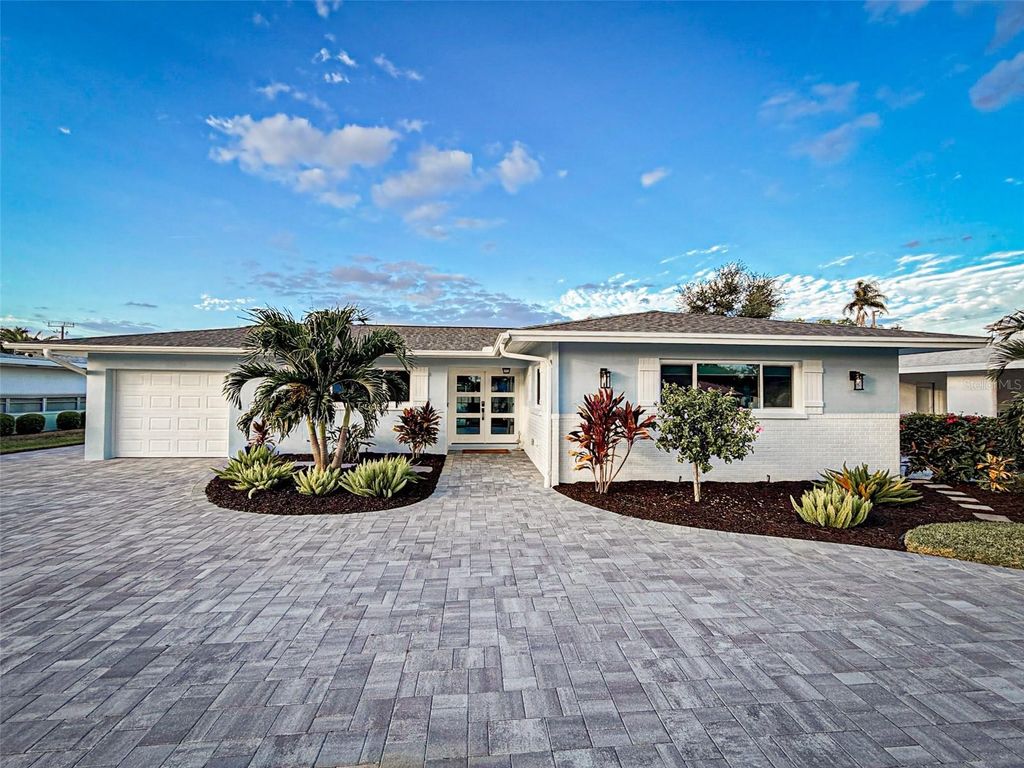 Photo of 520 Verdi Street, Venice, FL 34285 (MLS # N6141235)