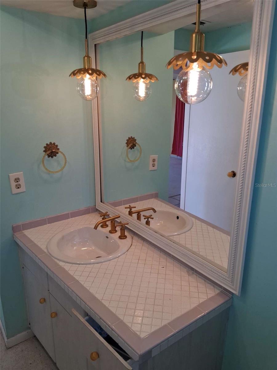 SHADOW LAKES - Residential