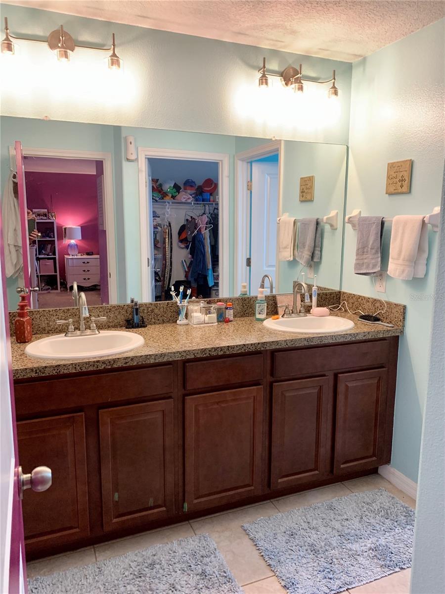 SUNSHINE VILLAGE PH 1A-1/1 - Residential