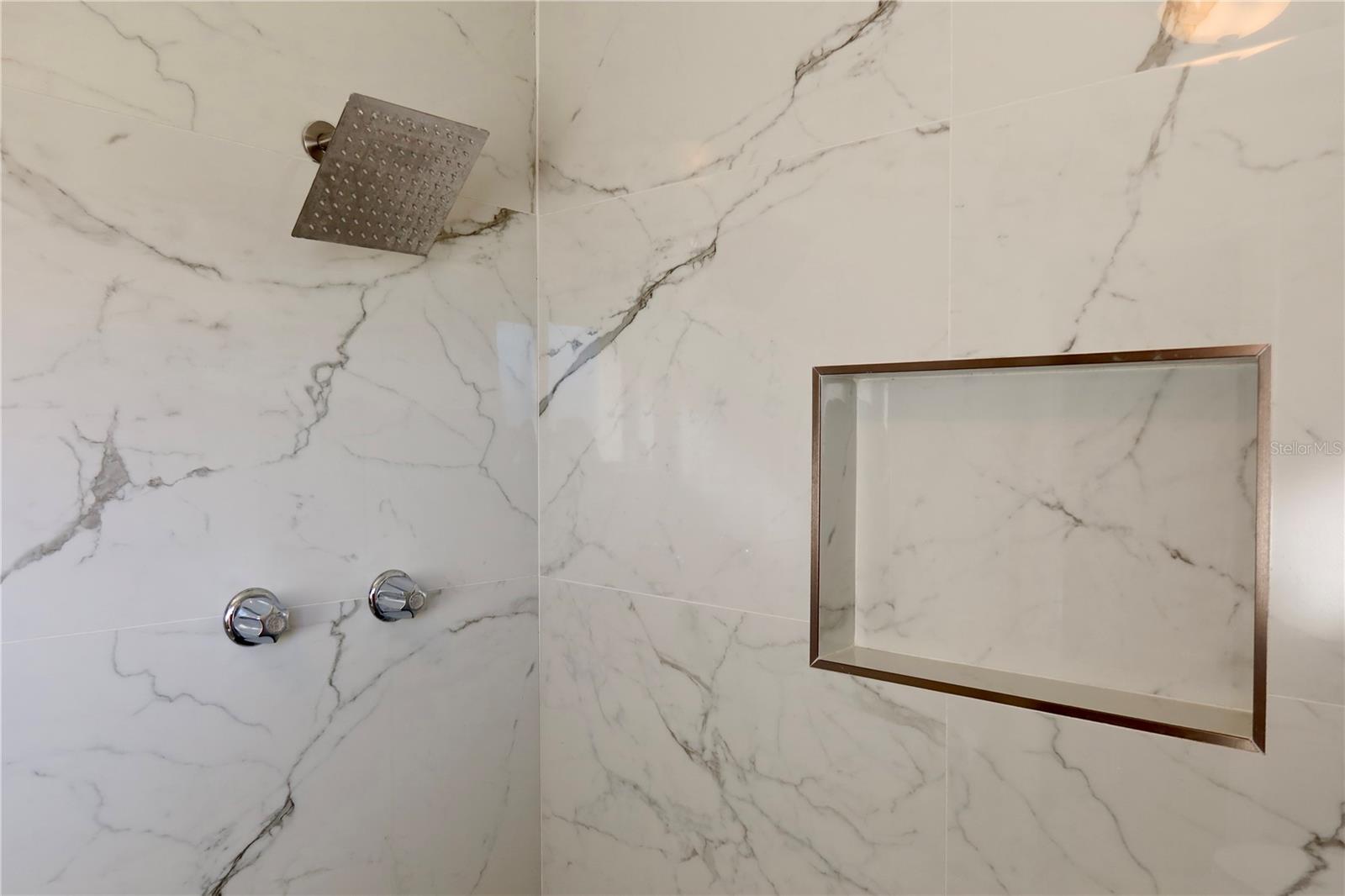 ALOHA GARDENS - Residential