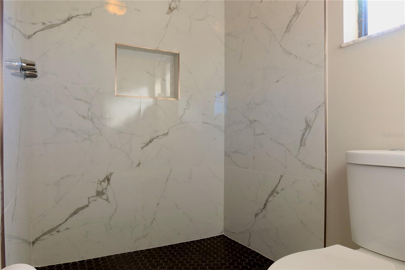 ALOHA GARDENS - Residential