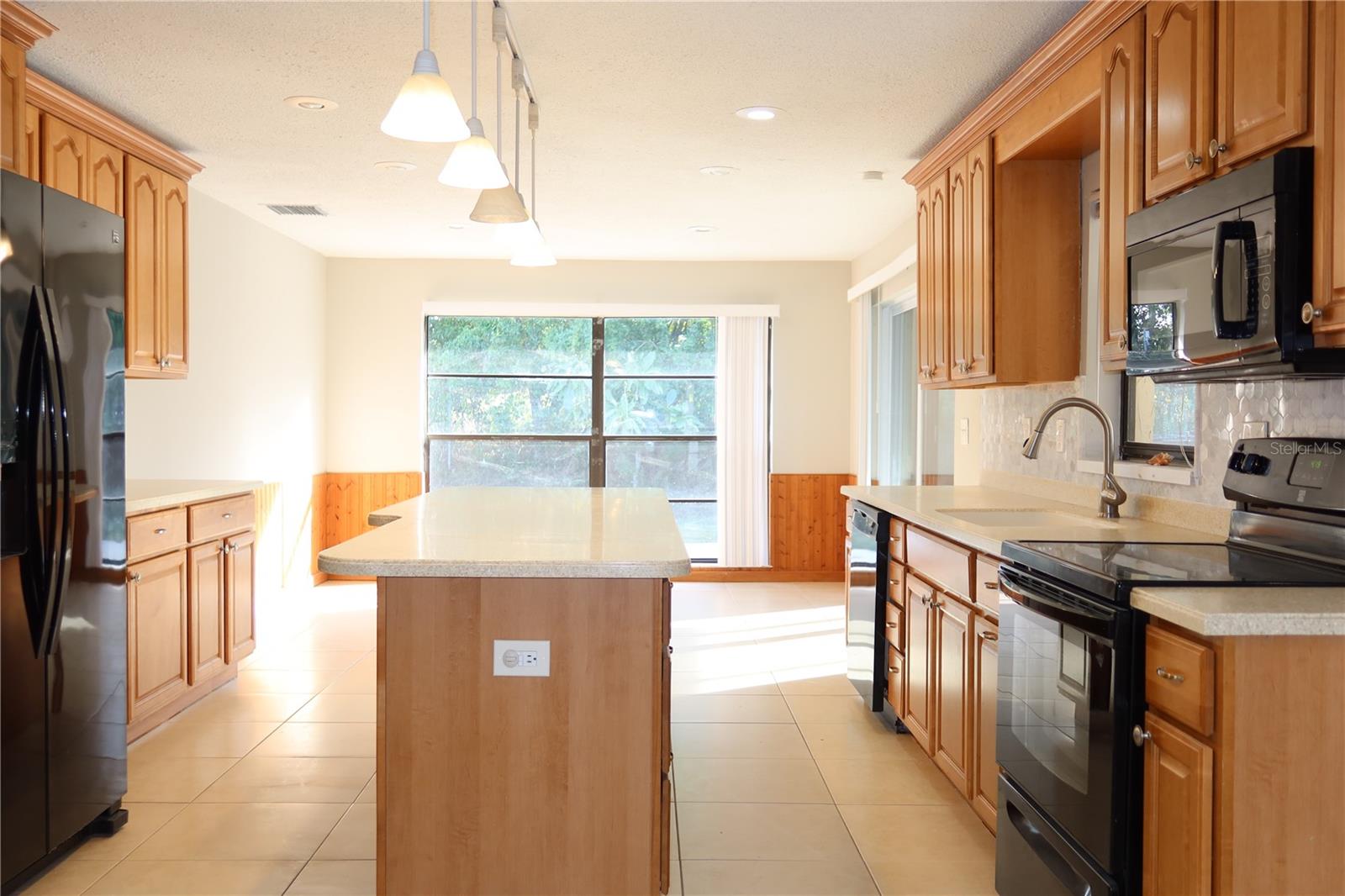 ALOHA GARDENS - Residential